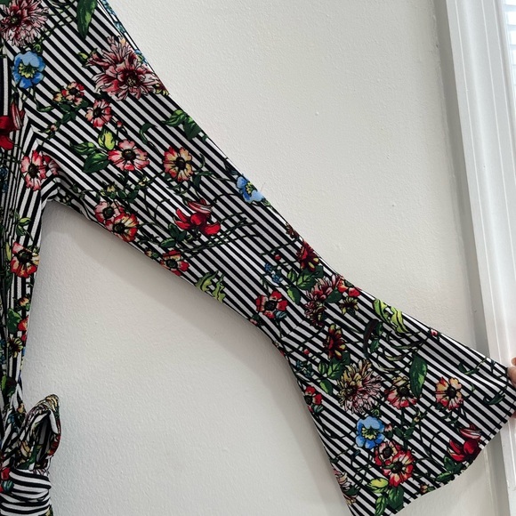 ECI Black Sheath Dress with Red and Green Bell Sleeves. M. I -8 - Picture 3 of 8